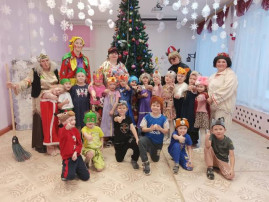 Гуляют ребятки на зимние святки! Гуляют ребятки на зимние святки!.